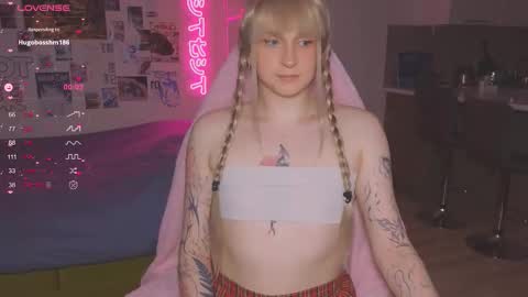 pinkvenom_ online show from December 4, 4:44 pm