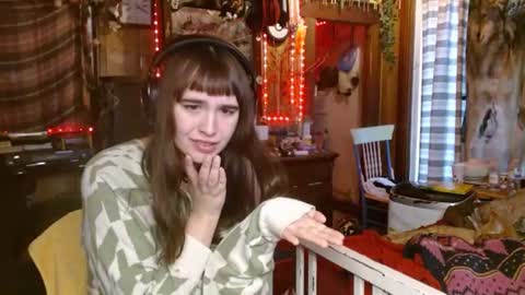 Izzy online show from December 20, 8:48 pm