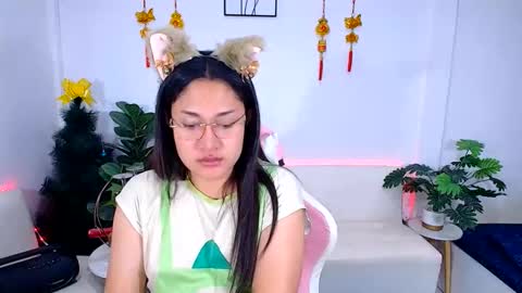 Ploysai online show from March 15, 1:58 pm