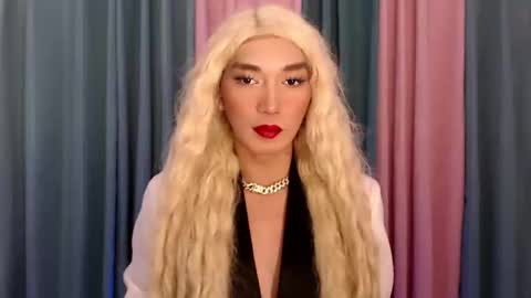 Queen Lucifer online show from November 22, 9:44 am