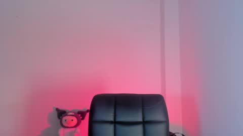 Isaindepent model online show from February 21, 10:40 am