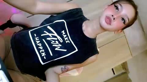 riana online show from November 5, 2:22 am