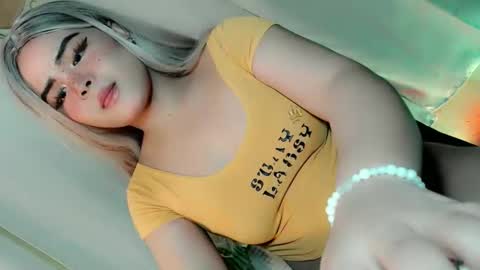 kwen online show from April 2, 6:17 pm