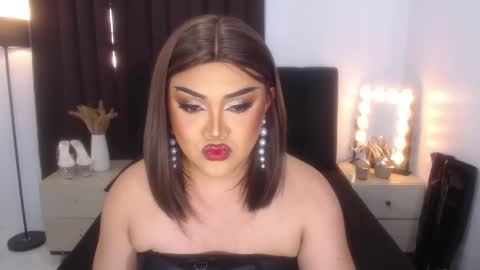 Natalie Mefford online show from February 14, 1:23 am