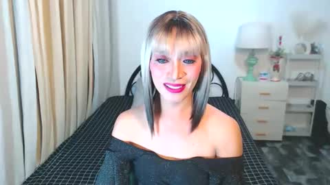 sexy_yllona online show from May 5, 12:33 pm