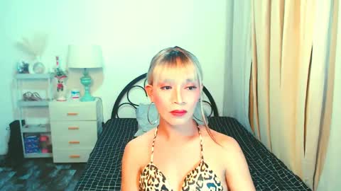 sexy_yllona online show from May 11, 4:04 pm