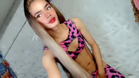 Snapshot of sexyhotbabe18 chatting on January 27, 9:00 pm sexyhotbabe18 online show from January 27, 9:00 pm