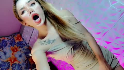 Snapshot of sexyhotbabe18 chatting on February 17, 7:31 pm sexyhotbabe18 online show from February 17, 7:31 pm