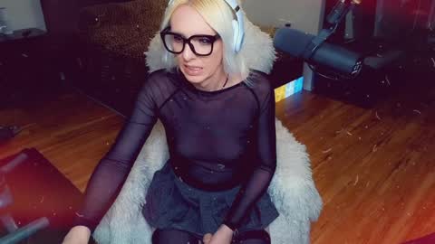 Ashleigh Mak online show from March 26, 9:51 pm