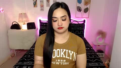 Queen Cyrine online show from April 11, 1:11 am