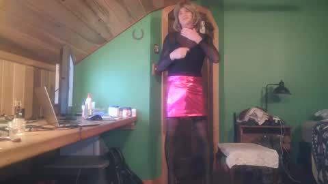 Snapshot of slutjennifertransxx chatting on September 16, 3:00 am slutjennifertransxx online show from September 16, 3:00 am