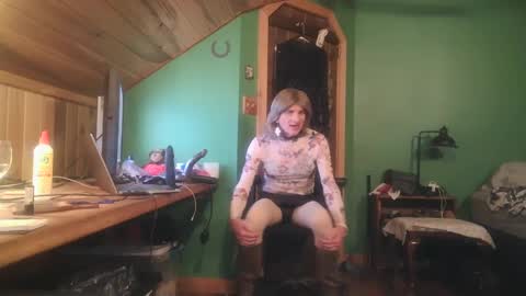 Snapshot of slutjennifertransxx chatting on September 18, 2:28 am slutjennifertransxx online show from September 18, 2:28 am