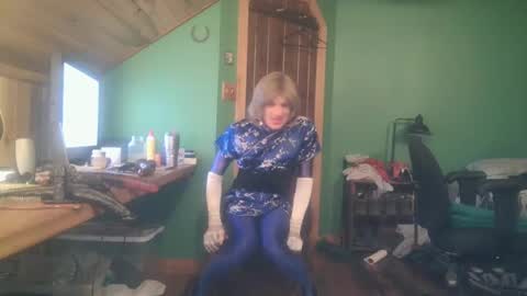 Snapshot of slutjennifertransxx chatting on October 9, 3:08 am slutjennifertransxx online show from October 9, 3:08 am