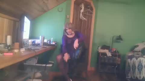 Snapshot of slutjennifertransxx chatting on October 10, 3:18 am slutjennifertransxx online show from October 10, 3:18 am