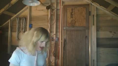 slutjennifertransxx online show from February 5, 3:11 am