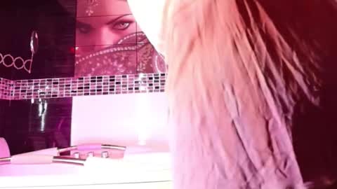 Small Hot19 online show from March 4, 10:19 am