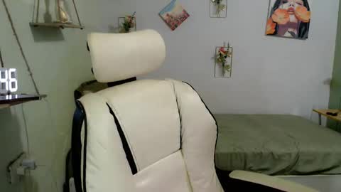 snow_2000 online show from October 15, 2:22 am