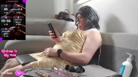 socially_awk online show from January 23, 11:37 pm