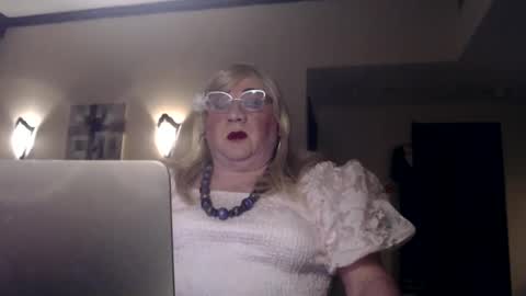 Snapshot of suzannebanci chatting on February 14, 5:14 pm My name is Sissy or more fully Suzanna Aprilia Maria Mariquita Catarina Chinita Banci. Soy una puta - que chimba ladybug online show from February 14, 5:14 pm