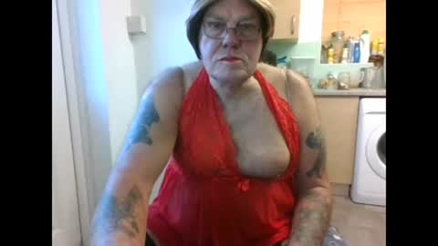 Snapshot of tanya_sissie_somerset chatting on December 19, 3:52 pm tanya_sissie_somerset online show from December 19, 3:52 pm