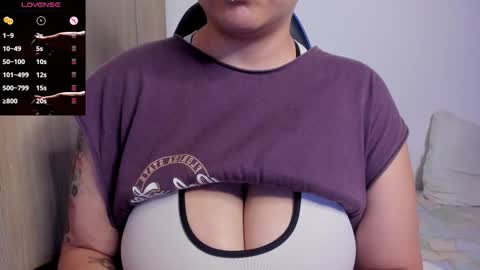 tarrant_ online show from February 10, 1:01 am