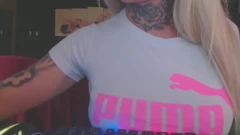 tatuada_safada online show from October 9, 7:32 am