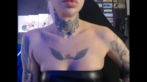 tatuada_safada online show from March 16, 6:39 am