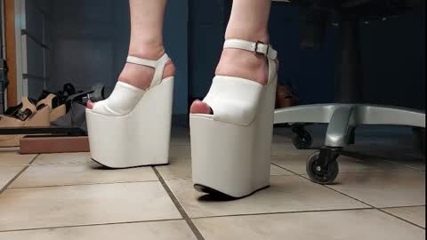 teninchheels online show from September 8, 6:39 pm