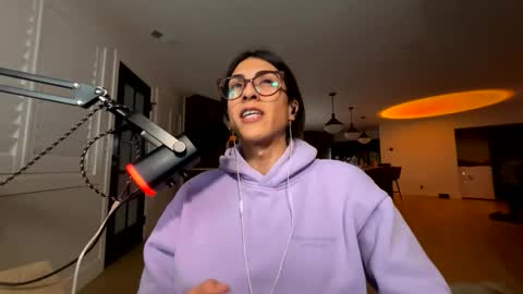 babygirlmami online show from March 21, 8:19 am