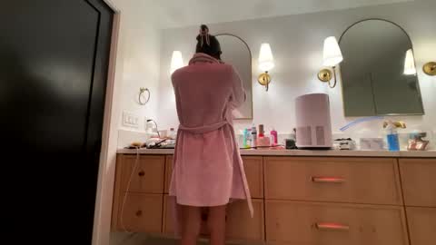 babygirlmami online show from April 5, 8:29 pm