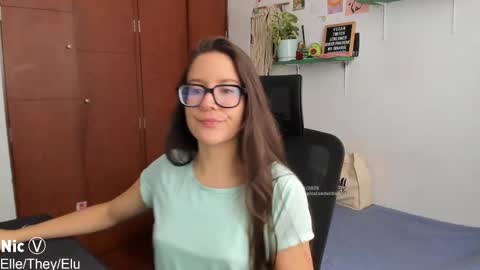 Snapshot of thetropicalseduction chatting on October 8, 1:34 pm Nicole   TheyElleElu online show from October 8, 1:34 pm