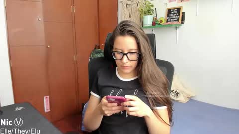 Snapshot of thetropicalseduction chatting on October 10, 3:02 pm Nicole   TheyElleElu online show from October 10, 3:02 pm