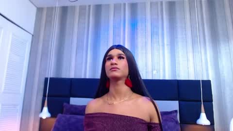 tiffanykanox online show from April 15, 8:20 pm