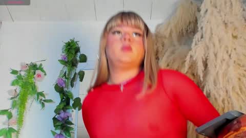 Snapshot of tiffanyy_deluxe chatting on September 27, 7:34 pm tiffanyy_deluxe online show from September 27, 7:34 pm