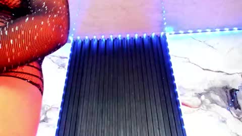 tiffanyy_deluxe online show from November 21, 5:36 pm