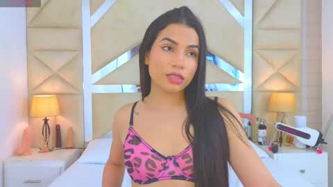 Tiphani Walker online show from January 8, 12:03 am