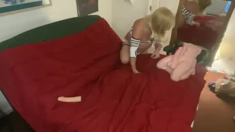 USA GURL online show from December 3, 8:11 am