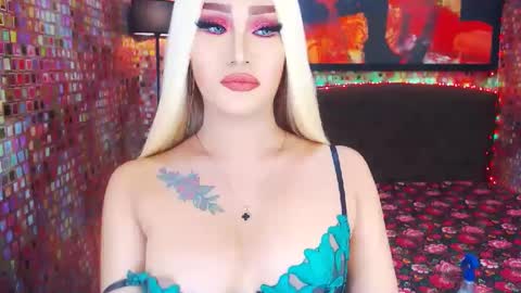 KYLIE BELLA  TS online show from February 6, 7:13 am