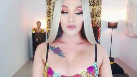 KYLIE BELLA  TS online show from September 16, 7:13 am