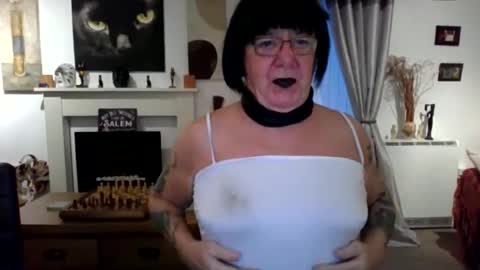 trinity1011 online show from November 6, 6:57 am