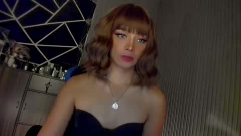 Ms Ella online show from December 22, 3:33 pm