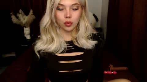 Julie online show from March 11, 3:32 am