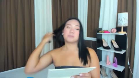 Karen Oquio online show from September 15, 7:02 am