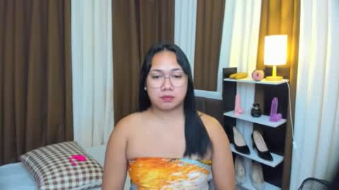 Karen Oquio online show from September 29, 6:40 pm