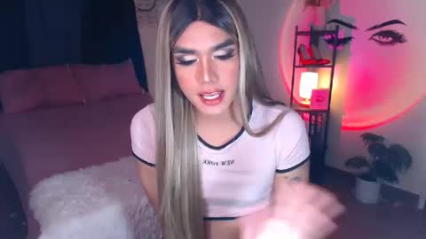 Snapshot of ultimatesexytrans chatting on February 5, 7:10 pm Alex online show from February 5, 7:10 pm