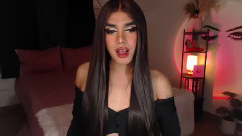 Snapshot of ultimatesexytrans chatting on February 10, 7:49 pm Alex online show from February 10, 7:49 pm