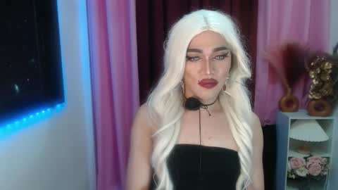 KENDALL online show from October 16, 5:45 pm