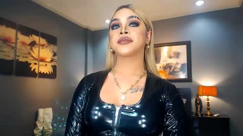 UrMajestyTyra online show from March 9, 11:56 pm