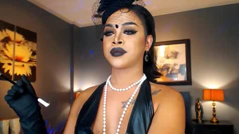 UrMajestyTyra online show from October 10, 7:42 am