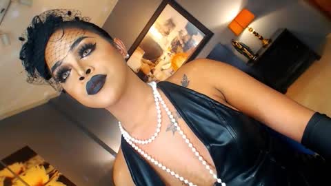 UrMajestyTyra online show from October 11, 7:44 am